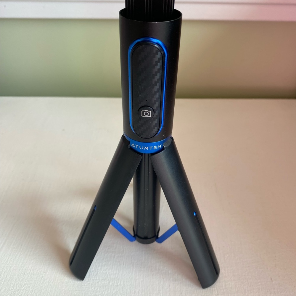 Top Rated Atumtek Selfie Stick Tripod with Remote Photo Taking capabilities - Picture 7 of 15